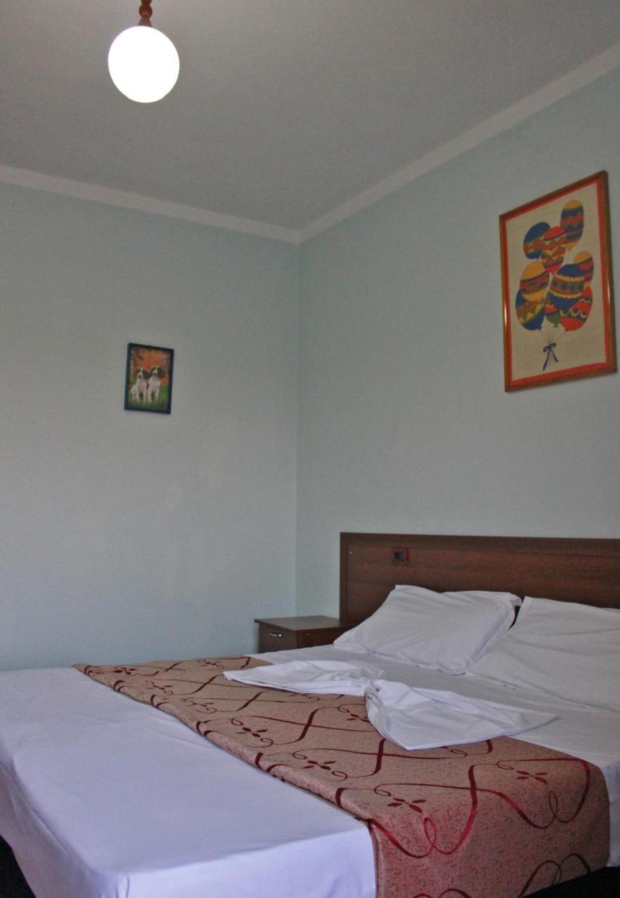 Risus Hotel Golem  Exterior photo